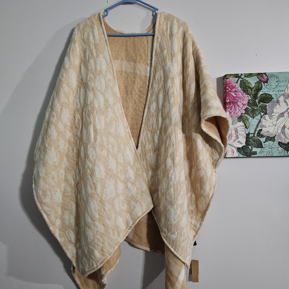 STEVE MADDEN NWT Reversible shrug poncho kimono plaid/cheetah OS